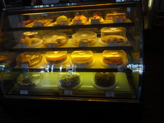 じゃ、甘いモノ。<br />頂きましょう。