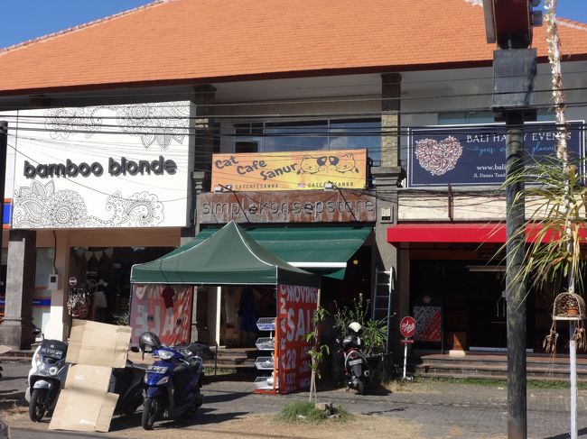 おまけ。<br />Cat Cafe Sanur。<br />猫カフェ？？<br />猫カフェなの？？日本にあるみたいな？？<br />気になる。<br />行った事ある方いらしたら、<br />どなたか教えてください。<br /><br />③後半につづく…