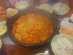 ３日目

東横インをチェックアウトして、向かいのNC百貨店でお土産探し。

そして約10年振りのサムガンボリパッ！

ロッテ百貨店裏にある麦飯とキムチジョンゴルの店。二人前とご飯で17,000w

なぜかトマトの味がするんです。