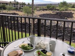 おはようございます！4日目の朝です。
やや雲が多くラナイも暑くないので、朝食はこちらでいただきます^_^