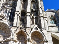 ブールジュ大聖堂
Cathédrale Saint-Étienne de Bourges
正面に西日が当たる