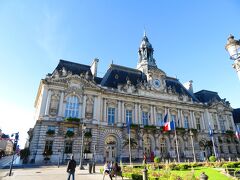 メリー
Hôtel de Ville - Tours
トゥール市庁舎　１９：２５　まだ、日は沈まない