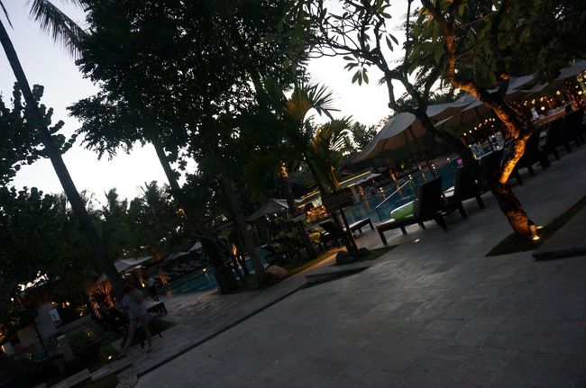 こちらがメインプールね。<br />広いホテルは場所を覚えるのが大変。