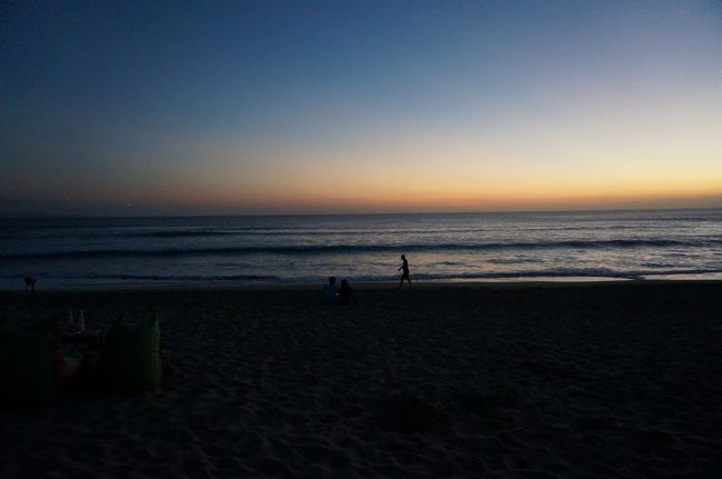 今朝のサンライズに引き続き、サンセットも雲が多い。