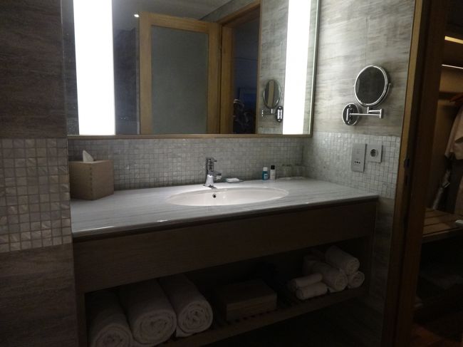 洗面所。<br />タオルも大、中、小と3種類おいてあります。