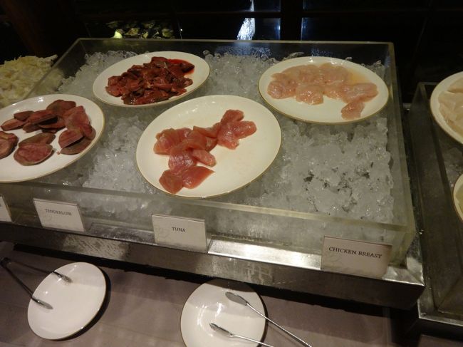 こちらは牛タンやチキン。<br />ツナもあります。