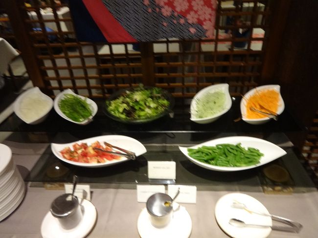 サラダコーナー。<br />こういうところで、野菜不足を解消しなくちゃ。