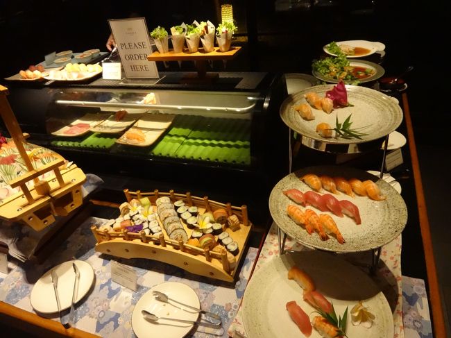 お寿司やお刺身があります。<br />次女がお寿司を食べたいと言っていたので、本当に良かった。