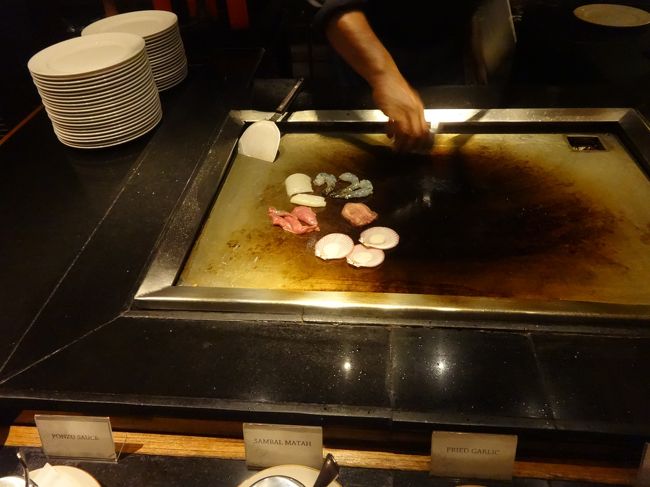 美味しそうな香り。<br />ソースもてりやきや、ポン酢がありました。