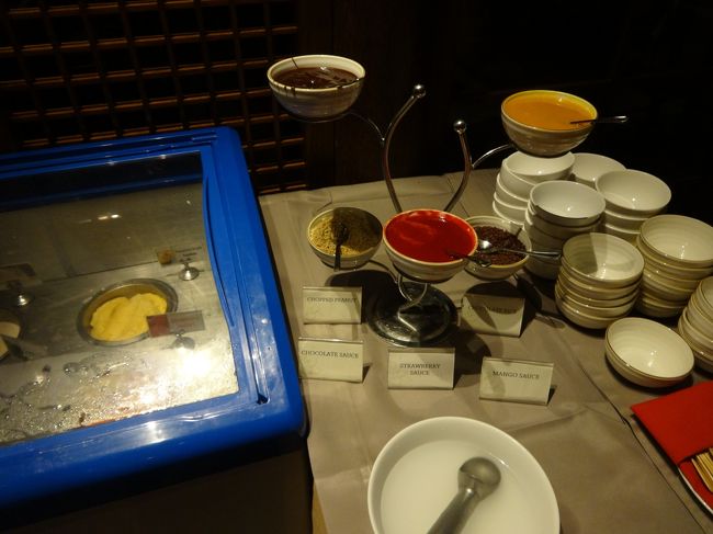 デザートも充実。<br />アイスコーナーは６種類のアイスに色んなトッピングできます。