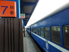 台東まで行く自強號 (特急列車) に乗っていたけれど、あえて 枋寮駅で途中下車。
お目当てはコレ！
ここから先は、こちらの年季の入った旧型客車で☆