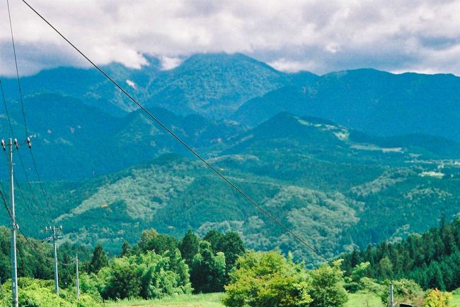 馬籠宿から恵那山を望む。