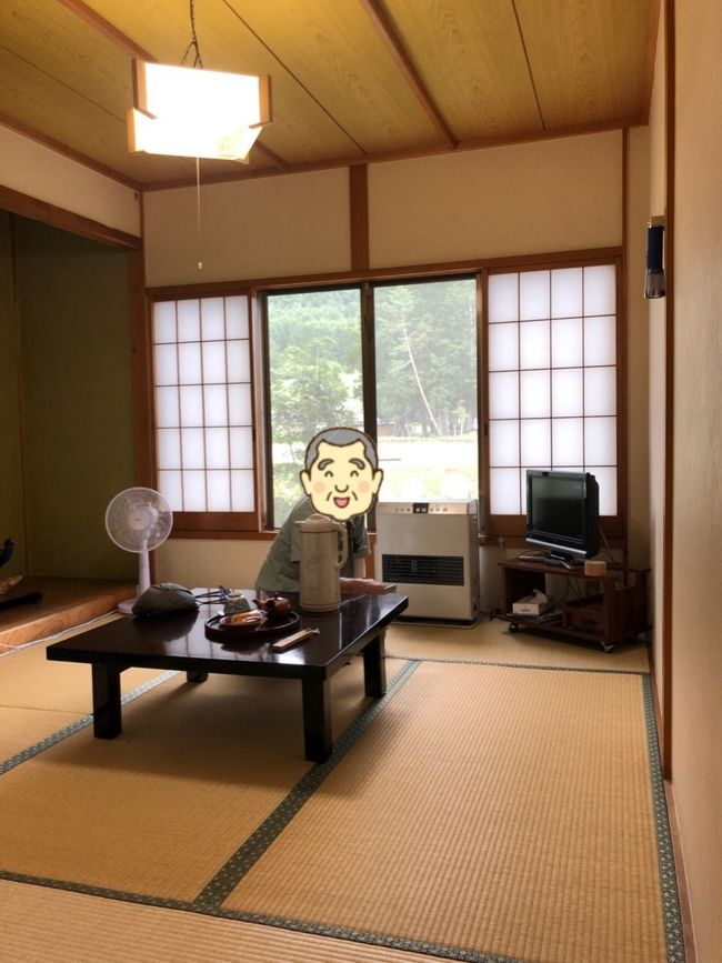 オヤジ殿は早速寛いでテレビを見ています。