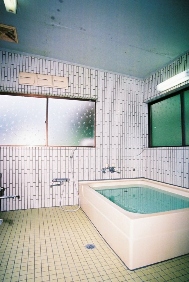 男女別の浴槽はそこそこの広さです。