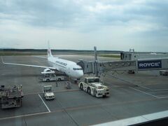 新千歳空港に到着。ROYCEのロゴが北海道に着いたことを感じさせてくれます！