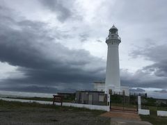 尻屋崎の灯台。馬も有名なはずですがいらっしゃいませんでした。遅すぎ？雲多くなってきた…。