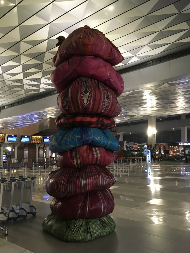 ANAもガルーダ と同じターミナル3に到着するようになったため、地獄のターミナル移動がなくなった～。そして荷物もすぐにガルーダ に預け入れでき、すぐに身軽に