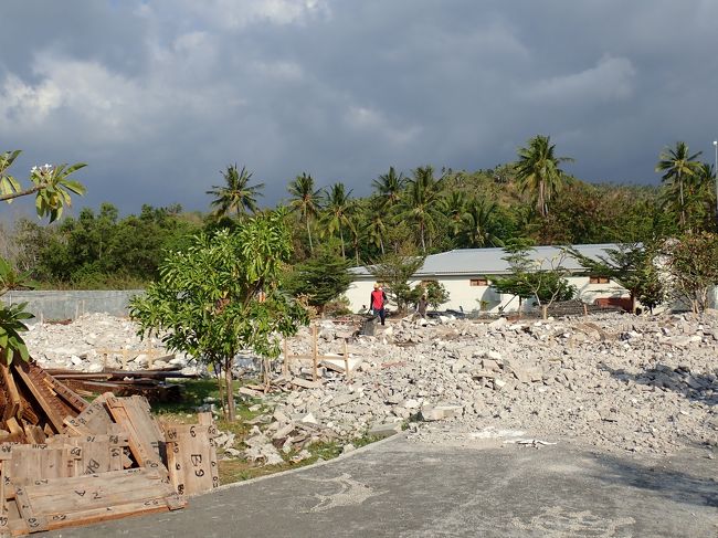 去年船を待機してた綺麗な建物は全壊だった模様。。。まだ建ったばかりって感じだったのに。
