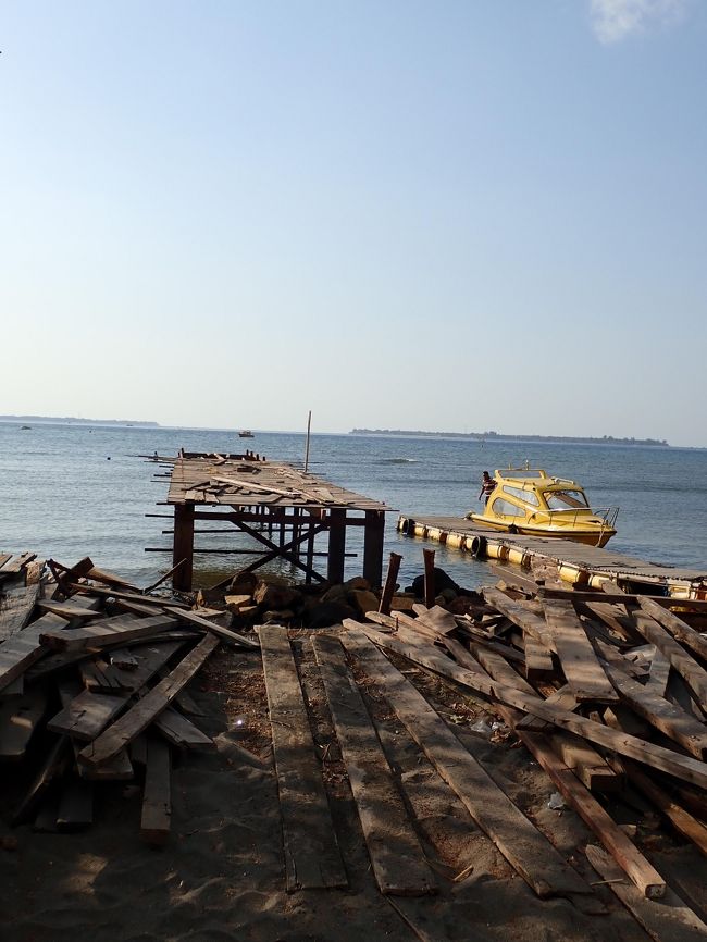 桟橋もこんな。思いのほか、被害がひどく、ビックリ。