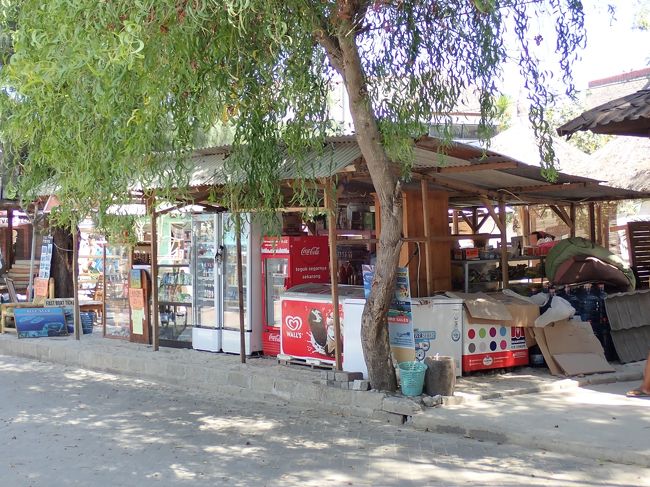 休憩の間はこちらでビンタンを買って、ぷは～。ここは倒壊してもピークシーズンになんとか間に合わせた模様。