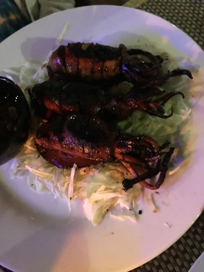 REGINAはローカル料理も始めたようでイカ焼きをお取り寄せ。うまうま～