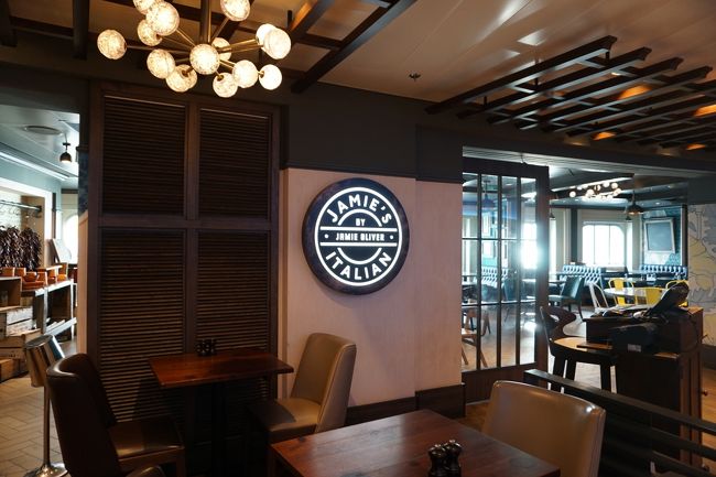 ランチはこちら。<br />ジェイミーズイタリアン。<br />昨年、Symphony of the seasで初めて食べてとても美味しかったので今回も早めに予約。<br />ランチは終日クルーズの日しか営業しないのですぐにいっぱいになってしまいます。