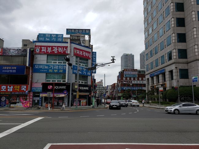 【木浦駅】の駅前です。<br /><br />なんかやっぱり、新市街よりも古そうな建物が多いですね。