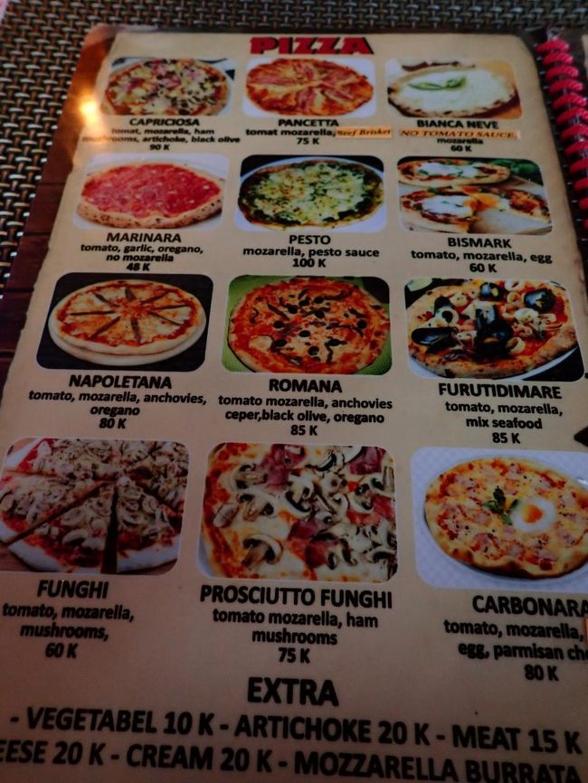 こちらピザのメニュー。大人二人でピザ1枚が適量。