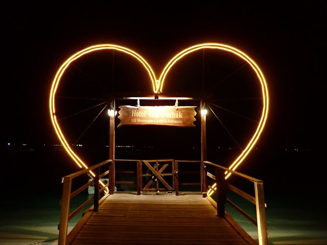 最後の夜はこれを記念に写真を。ここの前に何時間並んだっけ？<br />お部屋に戻り、おやすみなさい。<br />