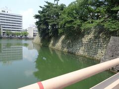 食後は歩いて福井城へ