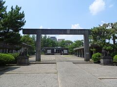 城の横にある福井神社
ものすごくモダン