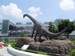 福井駅へ戻ります

福井駅前にも恐竜がいます
これはフクイティタン