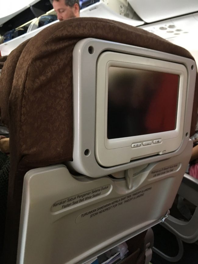 1時間のフライトなのにテレビ付き(笑)
