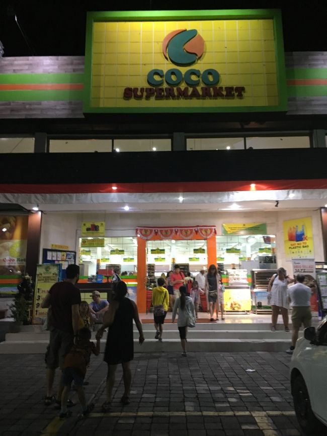 ホテルの途中にあるスーパーにお立ち寄り。ここで私はクリームバスを大人買い。デンパサールだと売ってるところ限られてるので。。。
