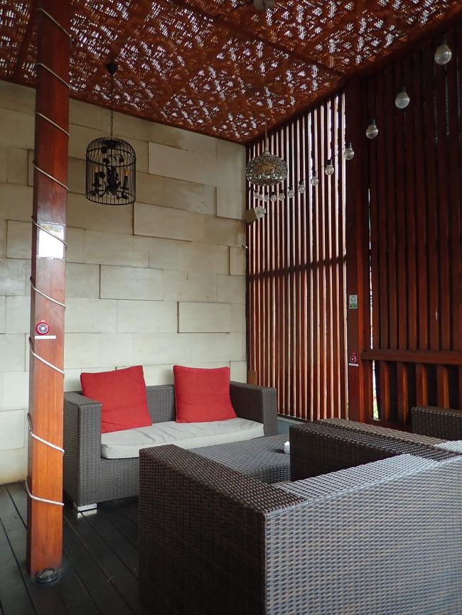 雰囲気はよく、心地いい。でもお外は雨。。。