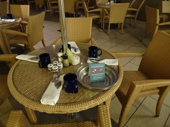 このホテルは朝5時半から朝食食べられるからありがたい。