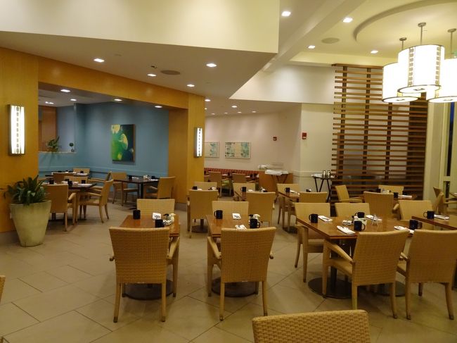 朝食会場はこんな感じ。<br /><br />我々の部屋があるタワーの2階にあります。