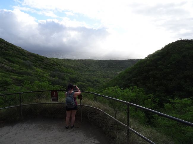 ハワイって雨降らないってイメージだけど…。