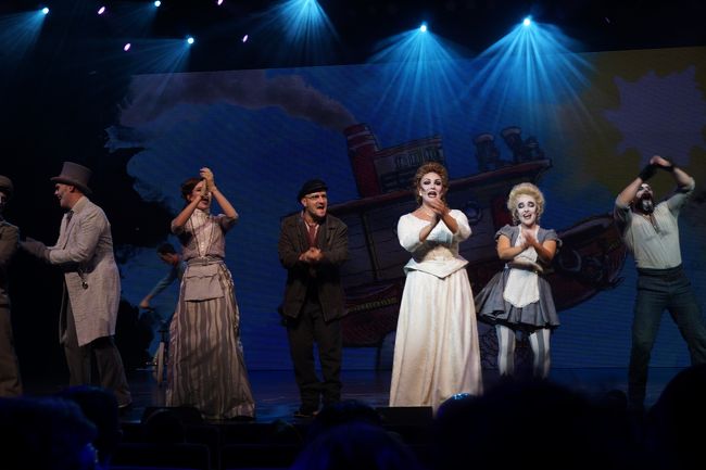 なんといっても歌唱力がスゴイ！<br />ストーリー性もあって見応えのあるショーでした。