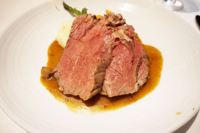 夫はビーフテンダーロイン。<br />やっぱりロイヤルカリビアンの牛肉料理は安定した美味しさです。<br />柔らかい！