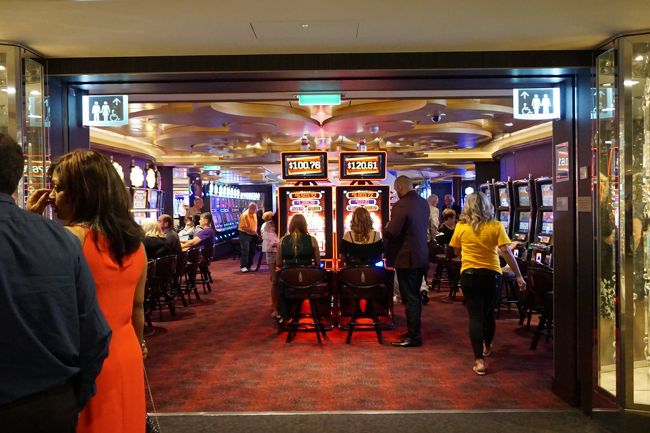 食後はカジノを眺めて・・・