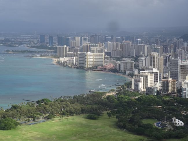 ワイキキのホテルゾーンが見えます。