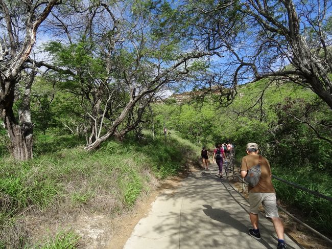 と思ったら晴れてきた。<br /><br />晴れると日差しが強烈です。<br /><br />持ってきた着替えがこんなに早く必要になるとは…。