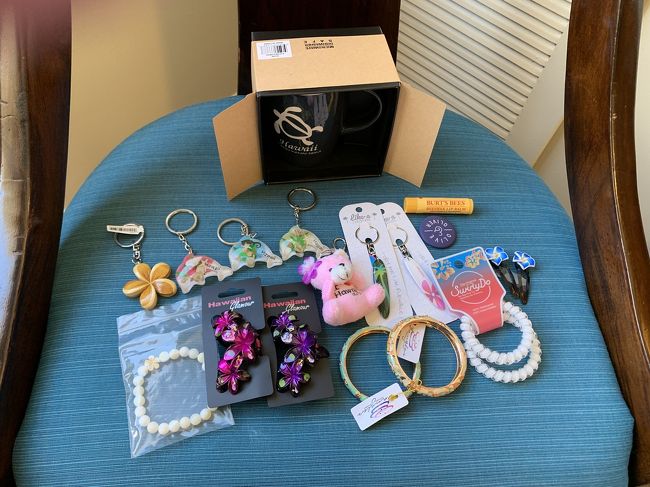 息子と娘が購入したアクセサリーやキーホルダーです。<br />ABCストアで購入しました。