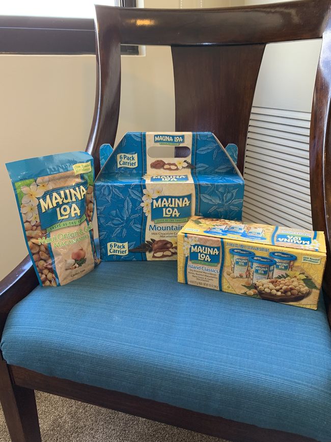 これも定番のマカデミアナッツチョコレートとナッツです。<br />ロングスドラッグで購入しました。<br />もちろん最初に報告した会員価格で購入しました！