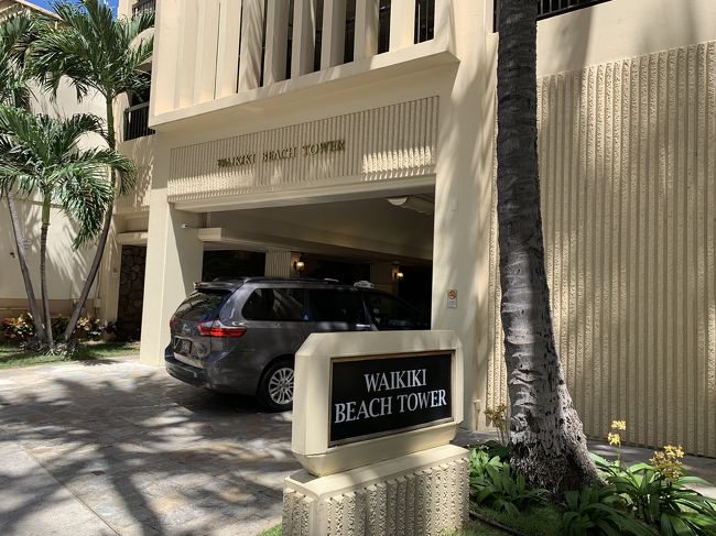 今日は帰国日です。<br />いつもは成田経由で新千歳に戻るので、直行便の今回は帰国日でもゆっくり目に過ごせます。<br />写真は、ビーチタワーの横玄関です。