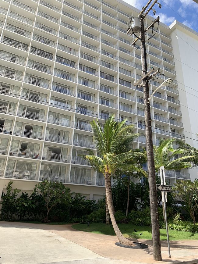 ビーチタワーの隣が、改装してアロヒラニとなって高級なホテルに生まれ変わりました。