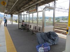 12:57
中津川駅で13時20分発名古屋行きに乗り換えます。この列車は、ここが始発なので余裕で座れましたが、だんだん混んできて自転車が迷惑になってきます。