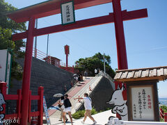 次の目的地元乃隅稲荷神社へ
神社というよりは観光地です