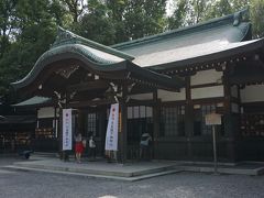 上知我麻神社（かみちかまじんじゃ）
商売繁盛・家内安全、知恵の文殊様として篤く信仰されています
両脇に、大国主社（おおくにぬししゃ・大黒様）、事代主社（ことしろぬししゃ・恵比須様）がお祀りされております